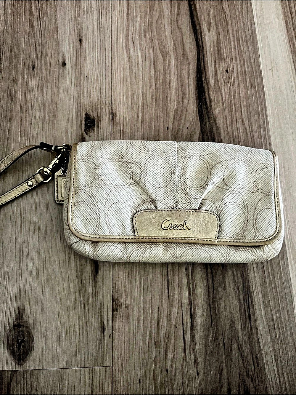 Vintage Y2K Coach Ashley Signature Large Flap Wristlet Bag - Khaki/Gold.
